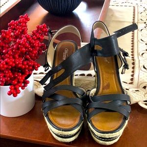 Wanted shoes size 8.5 black nbw